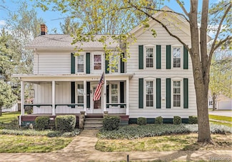 310 E Unadilla St, Pinckney, MI 48169