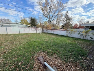 13 25th St SW, Minot, ND 58701
