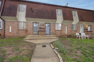 9929 W 52nd St, Shawnee, KS 66203