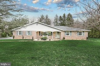 2415 Sutton Rd, York, PA 17403