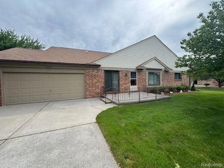 20433 Birch Meadow Dr, Clinton Township, MI 48036