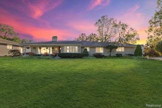 28791 Sunset Blvd W, Lathrup Village, MI 48076