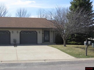 442 N Rolling Hills Dr, Le Center, MN 56057