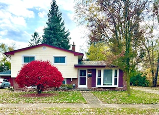 33155 Meadowlark St, Farmington, MI 48336