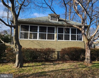 811 Chestnut St, Darby, PA 19023