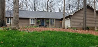 1703 Wandering Way Dr, Charlotte, NC 28226