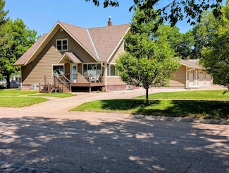 305 Garfield Ave, Grant, NE 69140