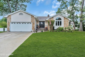 8 Laurel Ln, Bayville, NJ 08721