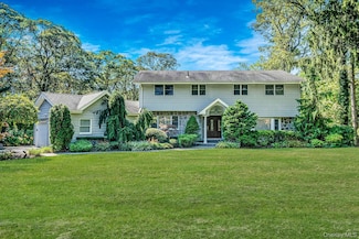 6 Buckingham Dr, Dix Hills, NY 11746