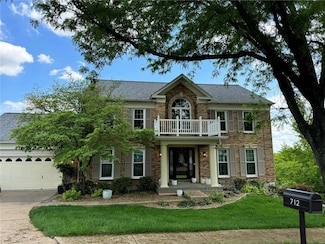712 Carman Oaks Ct, Ballwin, MO 63021
