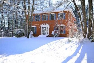 54 Orchard St, Merrimac, MA 01860