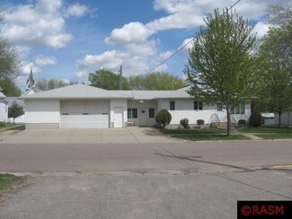 102 S Murphy St, Lake Crystal, MN 56055