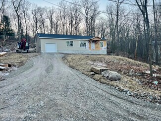 1137 Broken Ski Rd, Henryville, PA 18332