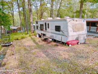 217 Forest Glen Dr, Milford, PA 18337