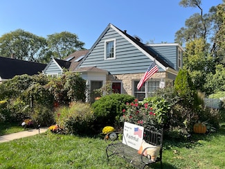 10 Hiawatha Dr, Clarendon Hills, IL 60514