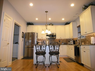 118 Casey Ln, Bensalem, PA 19020