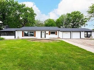 1028 28th St, West Des Moines, IA 50266