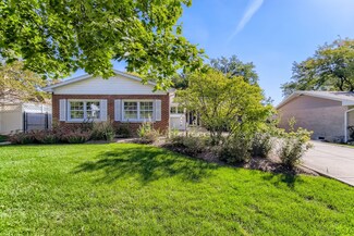 629 S Stratford Ave, Elmhurst, IL 60126