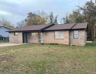 1308 W Oakland St, Clarksville, AR 72830