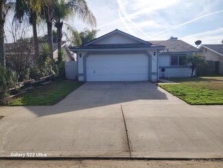 427 Buttonwood Ave, Tulare, CA 93274