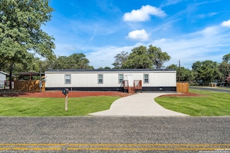 4719 Waterwood Pass Dr, Elmendorf, TX 78112