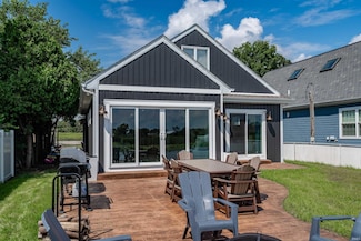 5833 E Pickwick Dr, Syracuse, IN 46567