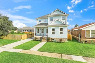 8413 Fairfax Dr, Chalmette, LA 70043