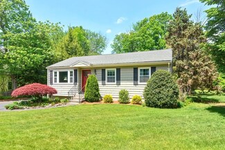 388 Chamberlain St, Holliston, MA 01746