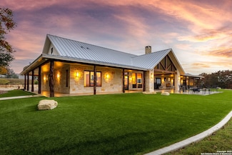 211 Poehnert Rd, Boerne, TX 78006