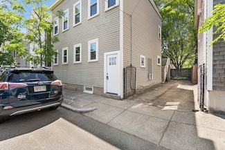 31 Hunting St, Cambridge, MA 02141
