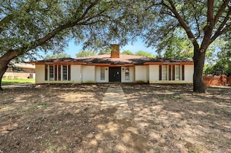 2304 Royal Acres Dr, Denton, TX 76209