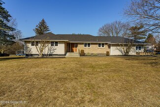 8 Riviera Dr, Latham, NY 12110