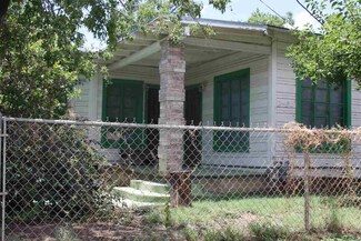 820 E Stewart St, Laredo, TX 78040
