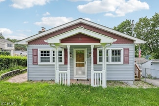 36 Hillside Ave, Stockholm, NJ 07460