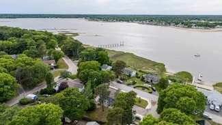 78 Edgewater Dr, Wareham, MA 02571
