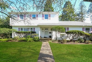 30 Evergreen Ln, Oceanport, NJ 07757