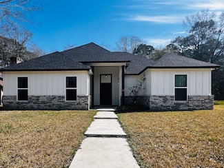 6804 Broadleaf Dr, Beaumont, TX 77708