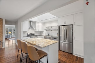557 Summit Ave Unit 2, Saint Paul, MN 55102