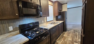 67 Tulip Ln Unit 67, Belleville, MI 48111