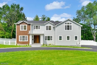15 Orchard Ln, Livingston, NJ 07039