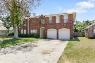 925 Clover Hill Ln, Cedar Hill, TX 75104
