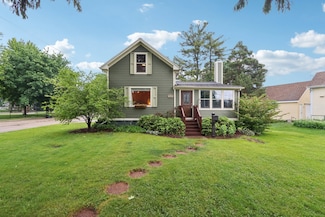 306 Water St, East Dundee, IL 60118