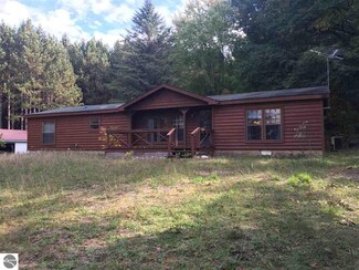 1132 N Kings Hwy, Luther, MI 49656