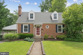 2907 Summerfield Rd, Falls Church, VA 22042
