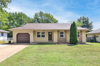 1220 Carl Ave, Bolivar, MO 65613