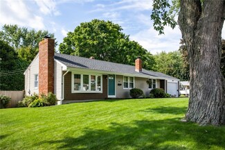 8 Marie Anne Ct, Woonsocket, RI 02895