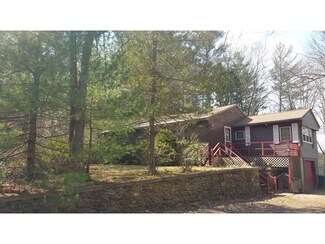 102 N Main St, Newton, NH 03858