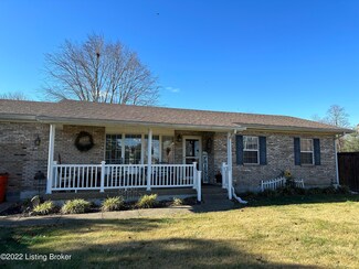 1042 Shamrock St, Radcliff, KY 40160