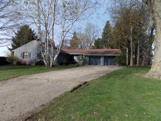 515 W Green St, Forreston, IL 61030