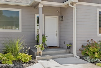 7506 W Viewcrest Way, Yakima, WA 98908